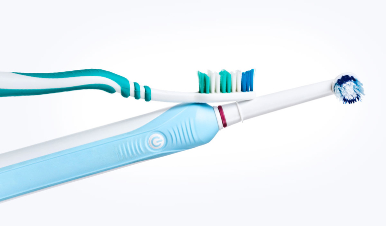 Brosse manuelle ou électrique?